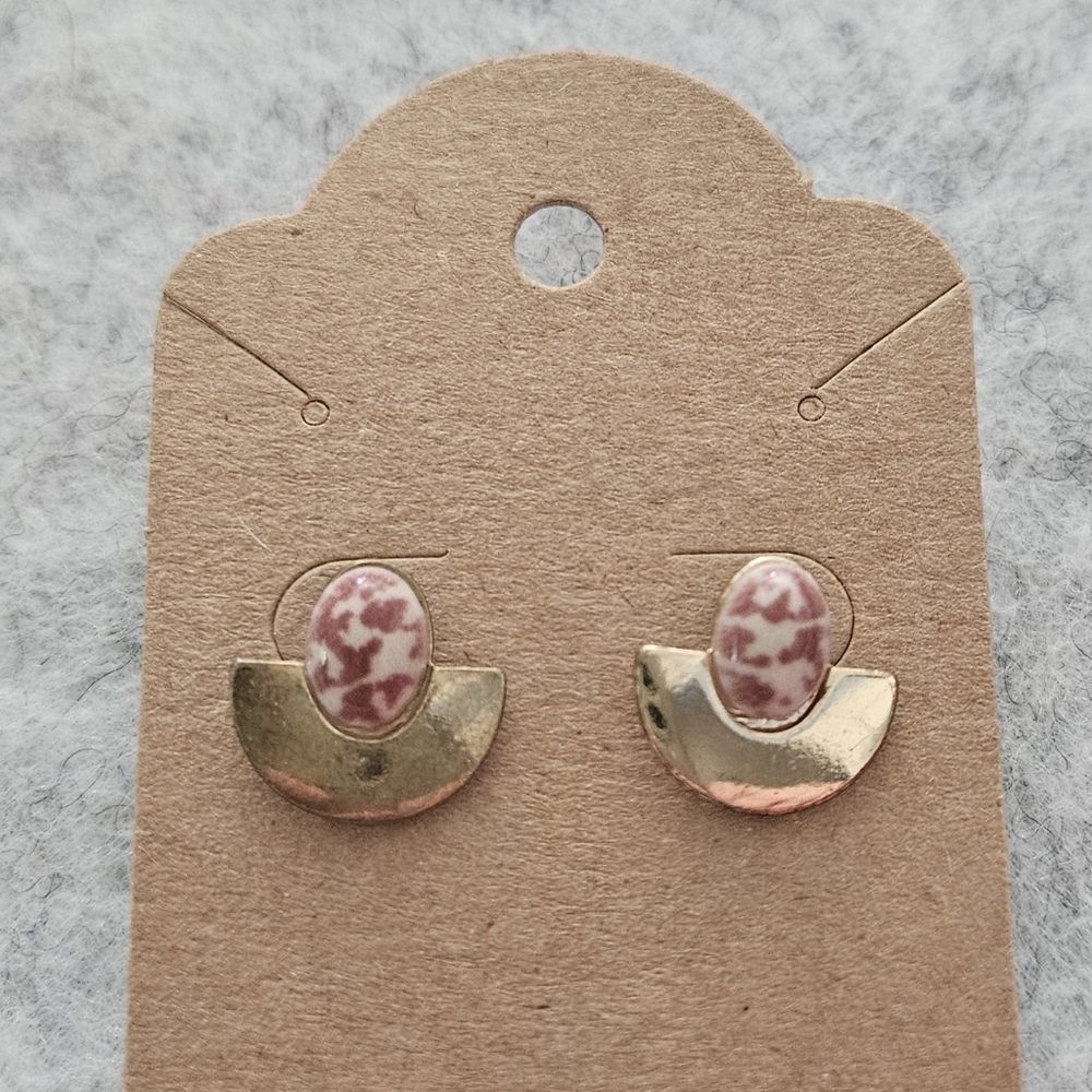 Geometric Gold Tone U Crescent‎ Stud Earrings With Marbling